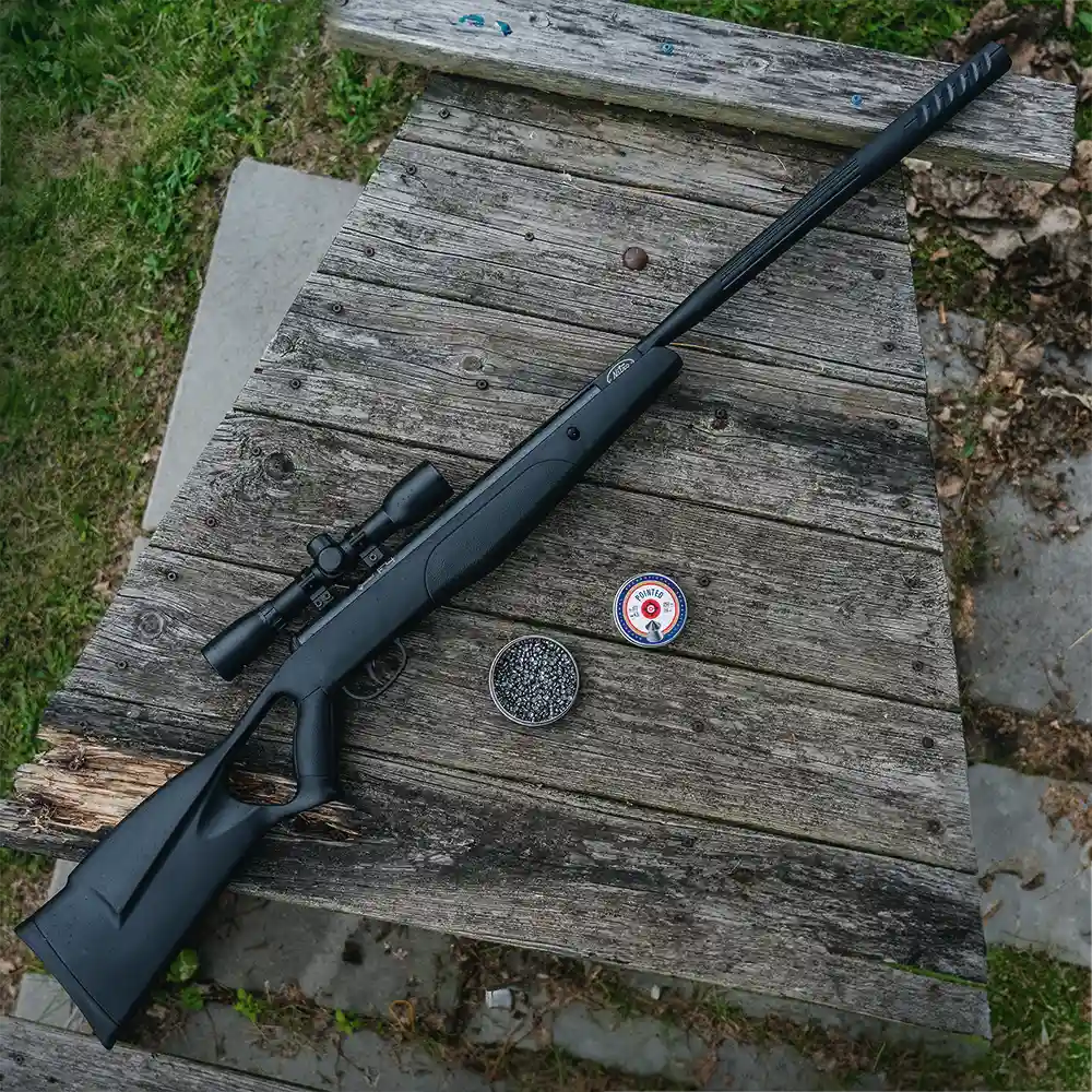 CF47SXS CF42SXS - Crosman F4 Break Barrel Air Rifle_Lifestyle 2