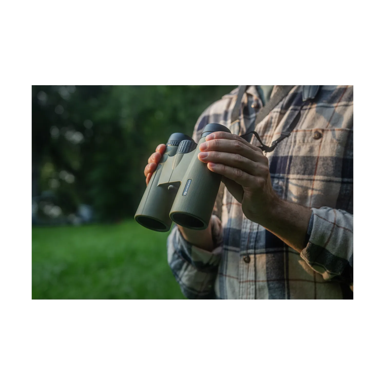 CenterPoint Optics 10x42 Binocular - Image 9